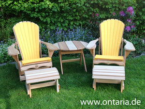 Adirondack Chairs mit Tisch und Polsterkissen