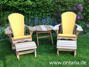 Adirondack Chairs mit Tisch und Polsterkissen