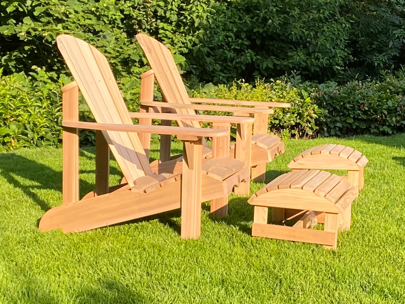 2 Classic Adirondack Chairs mit Schemel